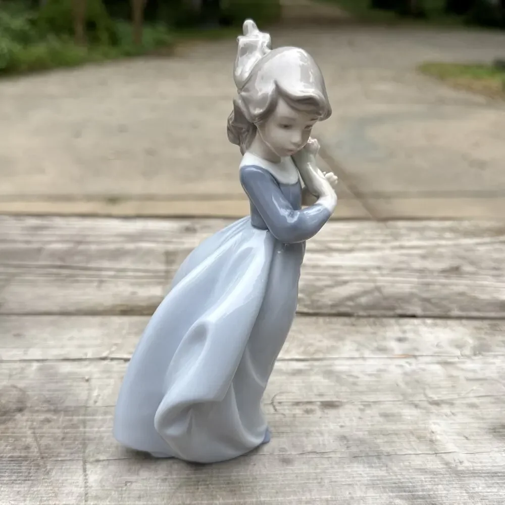Vtg Lladro Nao Girl On A Windy Day With Bouquet Blue Gown 1988